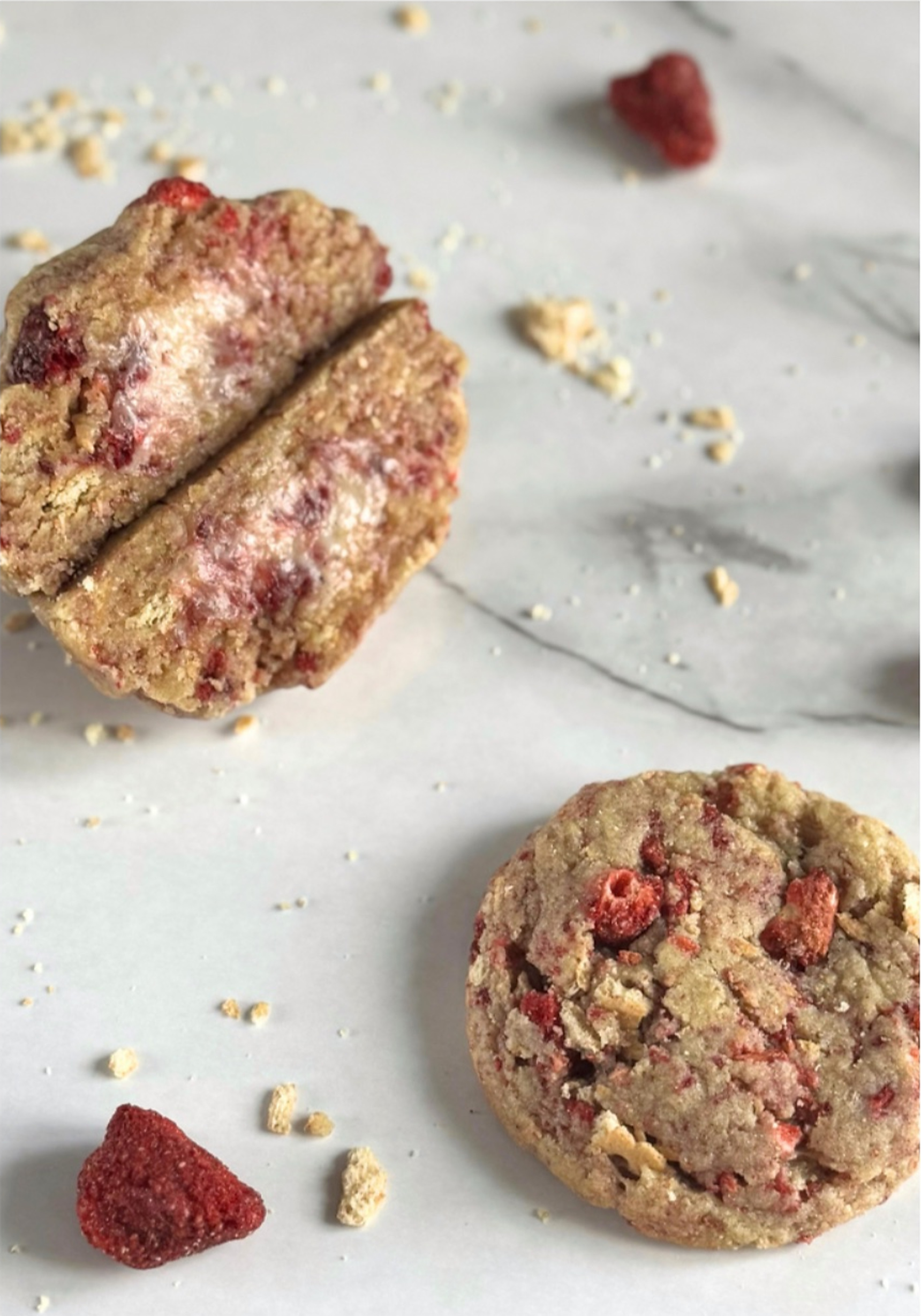 Strawberry cheesecake cookies